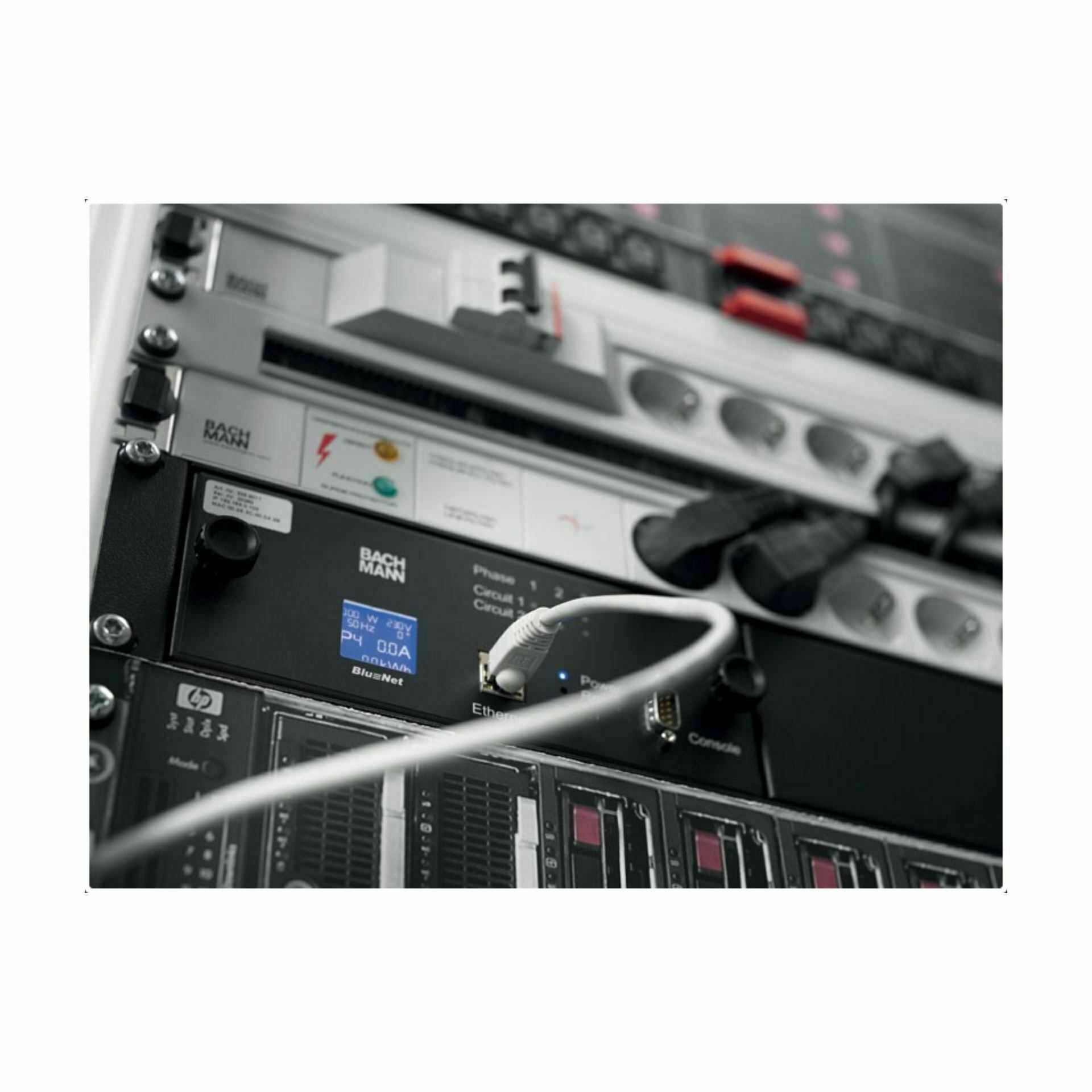 bachmann_razdelilec_rack_12xeuro_c13_alu_-_varovalka_črno|siv_800.2284_3.jpg